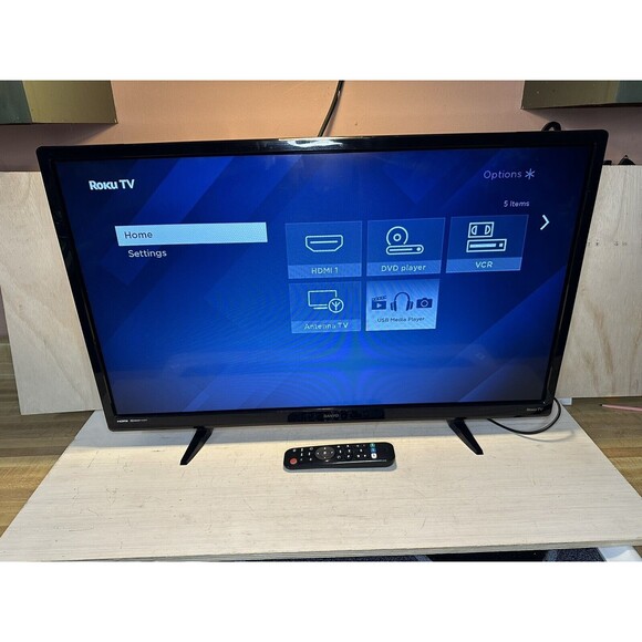 SANYO 32" Class 2K (720P) Roku Smart LED TV (FW32R19F) With After Market Remote - Picture 1 of 5